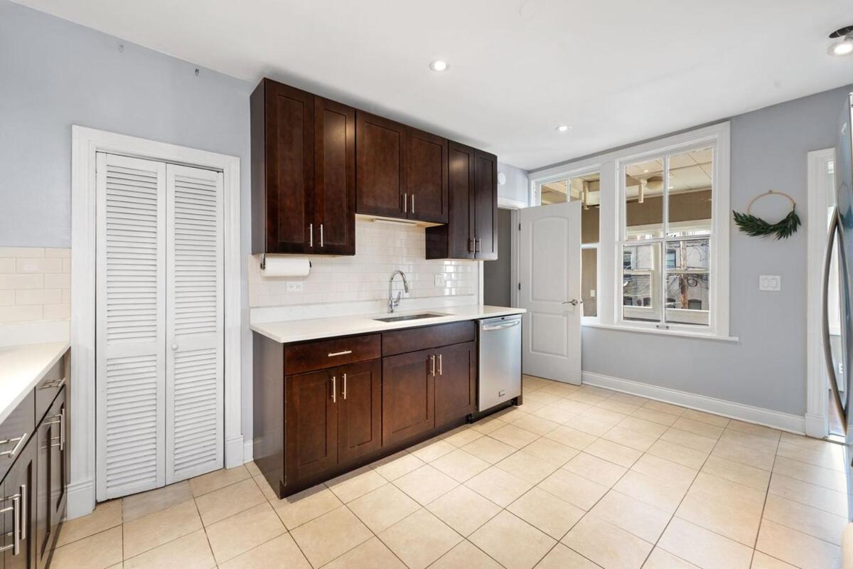 Stylish 2Br Urban Retreat In River West ชิคาโก ภายนอก รูปภาพ